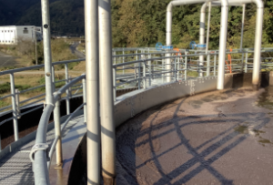 Wastewater treatment tank
